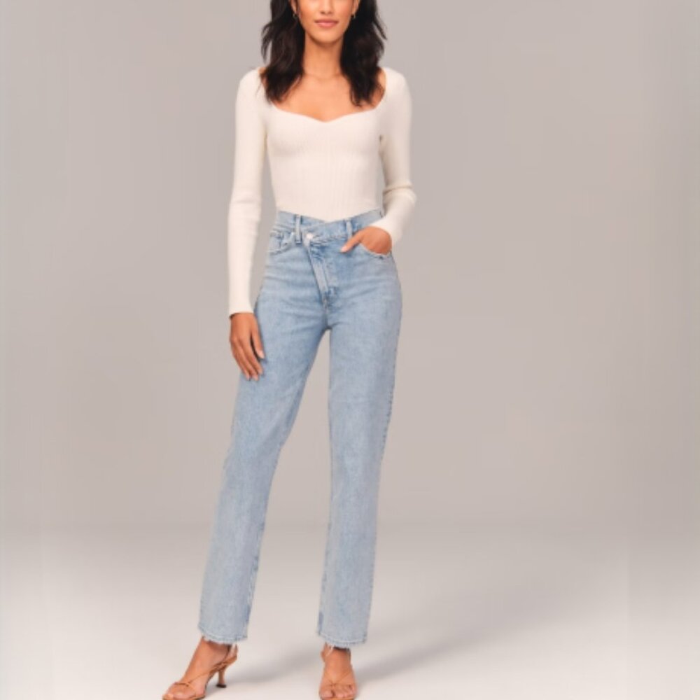 Abercrombie & Fitch Light Wash High-Rise Straight Jeans - Picture 1 of 9